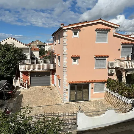 Katy & David Apartment