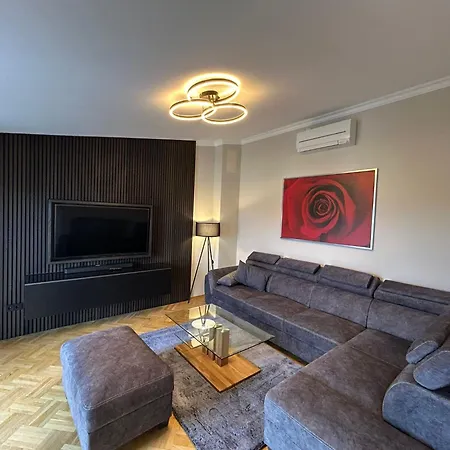 Katy & David Apartment