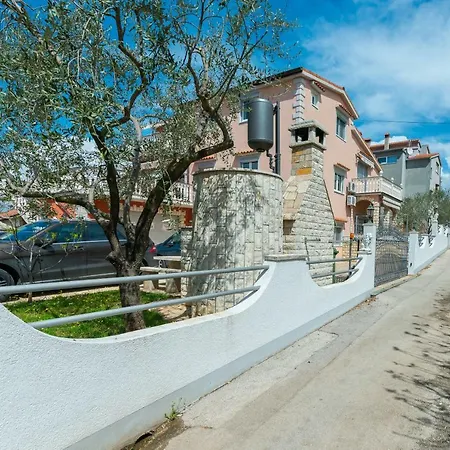 Katy & David Apartment