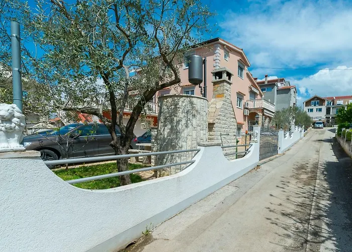 Katy & David Apartment