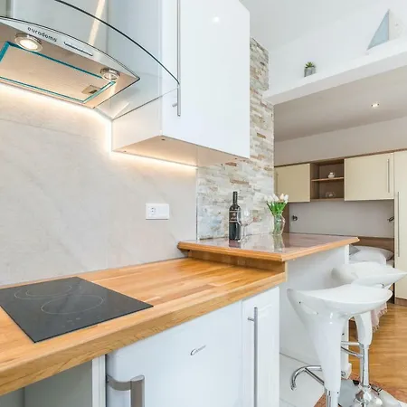 Katy & David 아파트 자다르