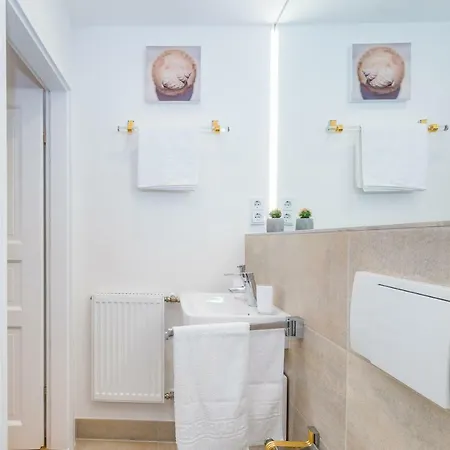 Katy & David 아파트 자다르